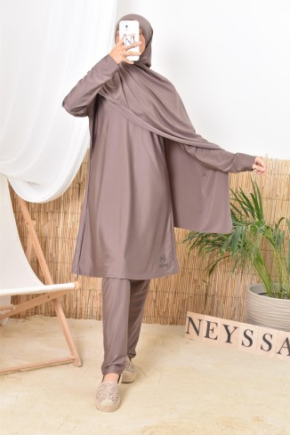 Langer und breiter Burkini für muslimische Frauen, ideal für den Urlaub.