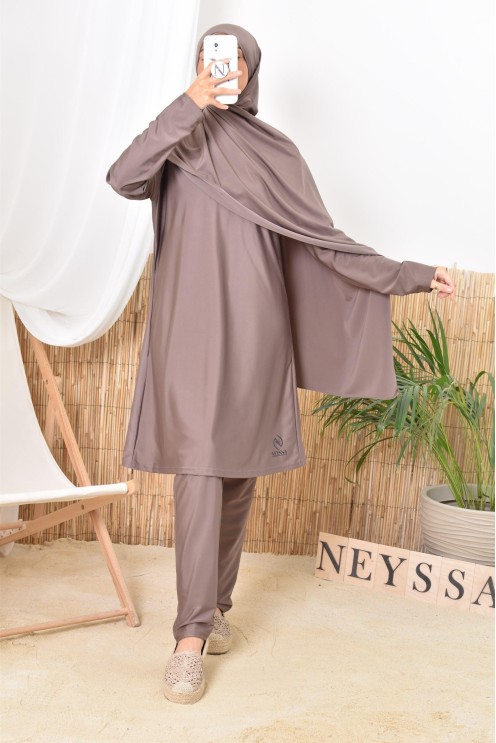 Langer und breiter Burkini für muslimische Frauen, ideal für den Urlaub.