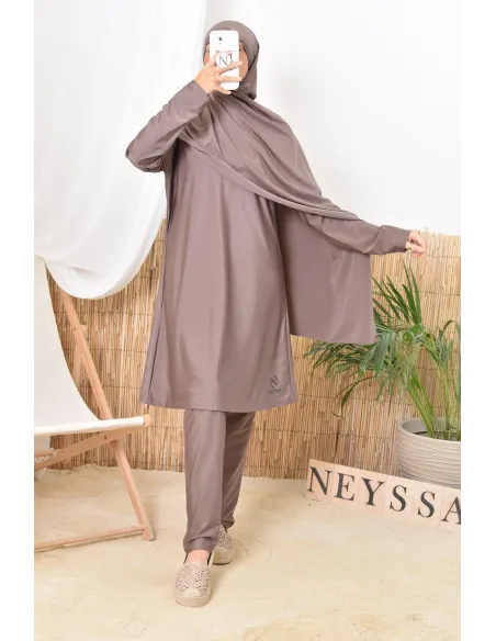 Long and wide burkini for Muslim women, ideal for vacations