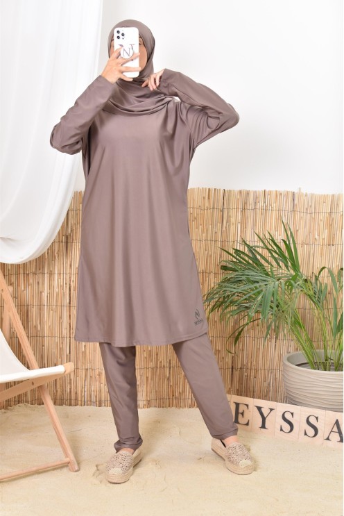 Long and wide burkini for Muslim women, ideal for vacations