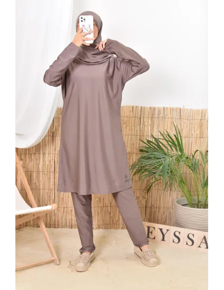 Long and wide burkini for Muslim women, ideal for vacations