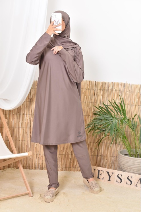 Long and wide burkini for Muslim women, ideal for vacations