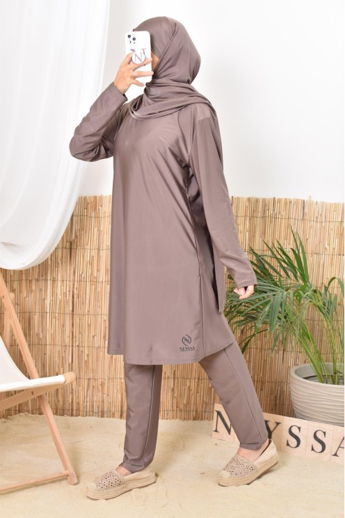 Long and wide burkini for Muslim women, ideal for vacations