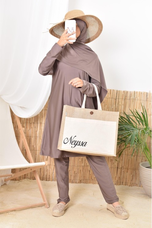 Long and wide burkini for Muslim women, ideal for vacations