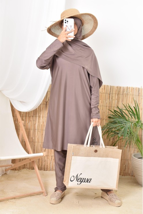 Long and wide burkini for Muslim women, ideal for vacations