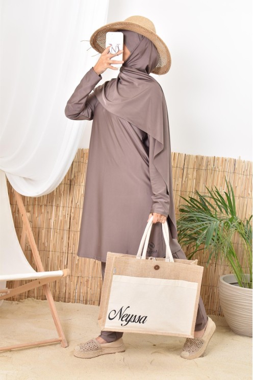 Long and wide burkini for Muslim women, ideal for vacations