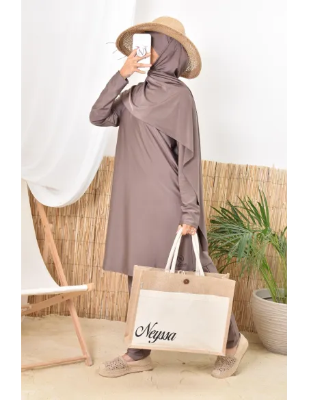 Langer und breiter Burkini für muslimische Frauen, ideal für den Urlaub.