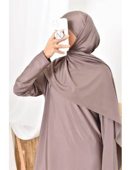 Langer und breiter Burkini für muslimische Frauen, ideal für den Urlaub.