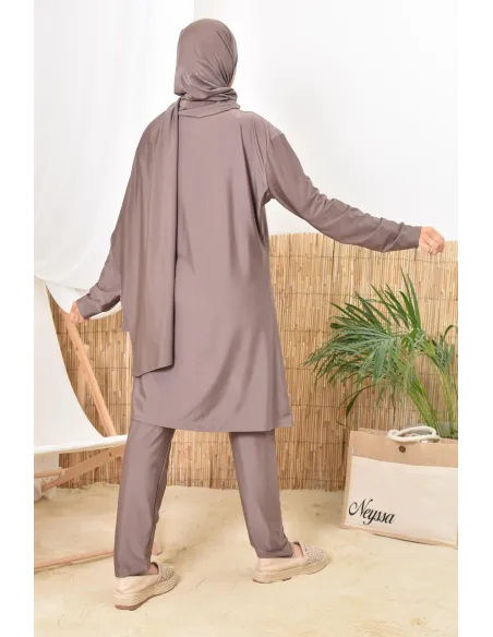 Langer und breiter Burkini für muslimische Frauen, ideal für den Urlaub.