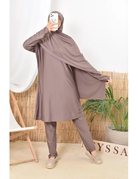 Langer und breiter Burkini für muslimische Frauen, ideal für den Urlaub.