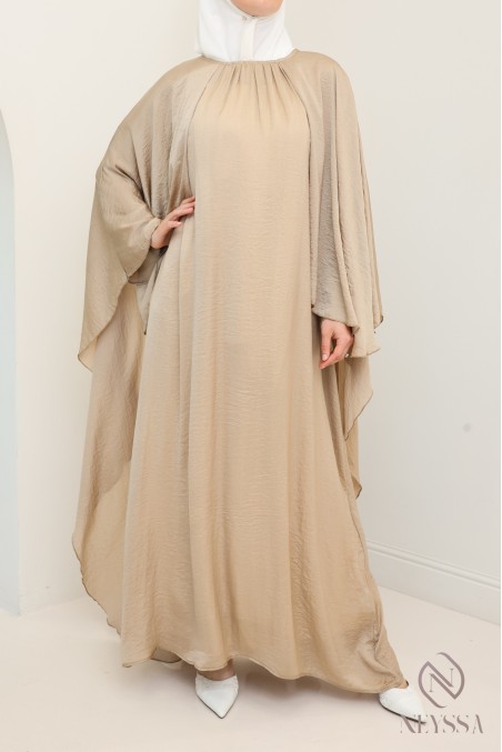 Robe longue avec cape à l'avant et à l'arrière, tissu fluide satin
