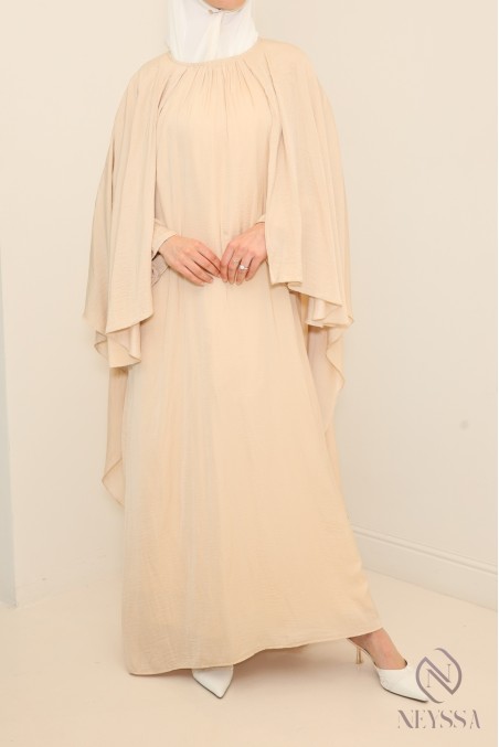 Robe longue avec cape à l'avant et à l'arrière, tissu fluide satin