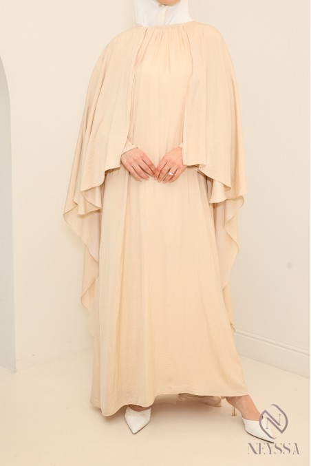 Robe longue avec cape à l'avant et à l'arrière, tissu fluide satin