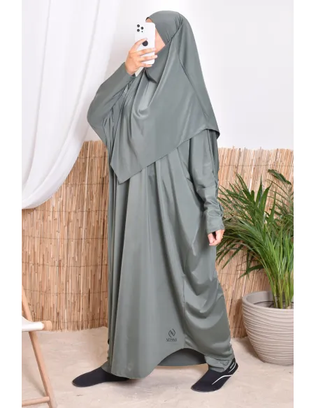 Badejilbab mit Khimar, Kleid und integrierter Badehose, ideal zum Baden.