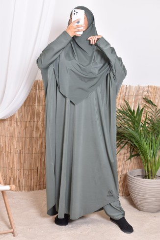 Badejilbab mit Khimar, Kleid und integrierter Badehose, ideal zum Baden.