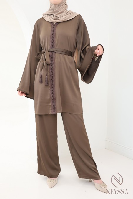 Zweiteiliges Damen-Outfit im Kaftan-Stil mit Sfifa und Palazzo-Hijabi