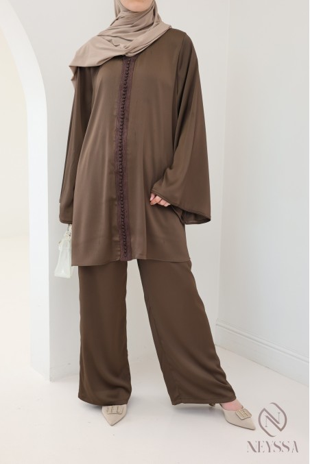 Zweiteiliges Damen-Outfit im Kaftan-Stil mit Sfifa und Palazzo-Hijabi