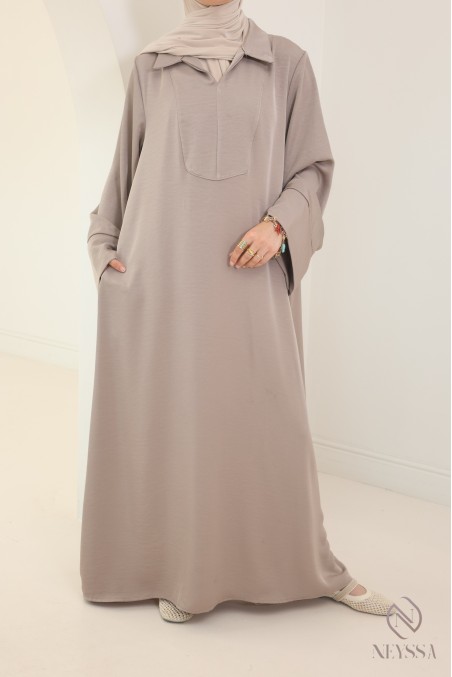 Lange, fließende Abaya für Hijabi-Frauen mit Hemdkragen und Taschen