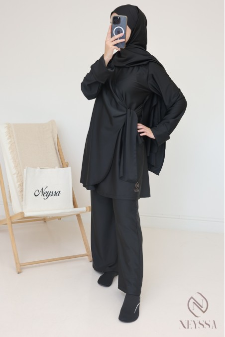 Burkini-Tunika zum Binden mit Umschlagärmeln und Hijab zum Binden.