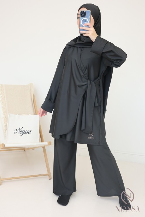 Burkini-Tunika zum Binden mit Umschlagärmeln und Hijab zum Binden.