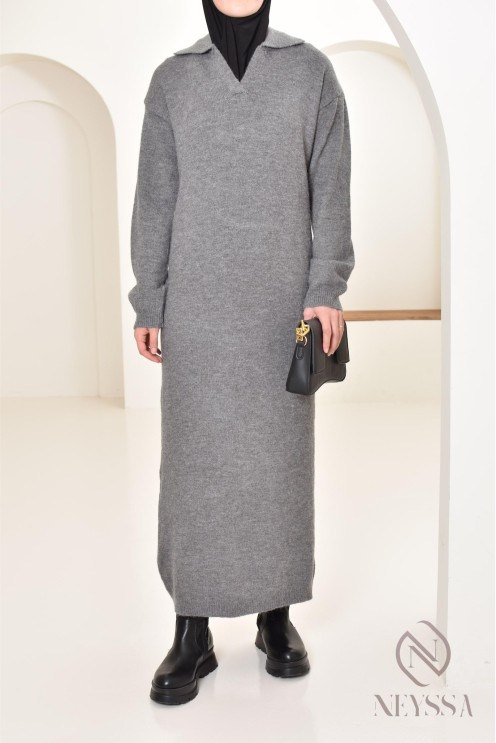 Robe longue femme pour l'hiver en maille, col façon polo, ootd hijabi