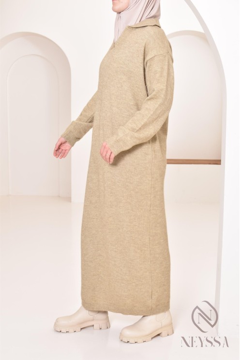 Robe longue femme pour l'hiver en maille, col façon polo, ootd hijabi