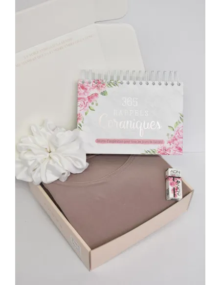 Box cadeau femme : tenue de prière et calendrier rappels