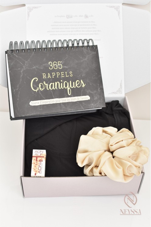 Geschenkbox mit Gebetskleidung für muslimische Frauen