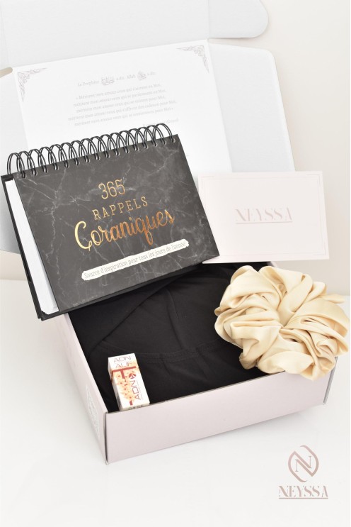 Geschenkbox mit Gebetskleidung für muslimische Frauen