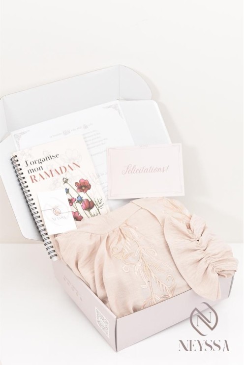 Ramadan gift box for women, perfect for giving with integrated prayer dress