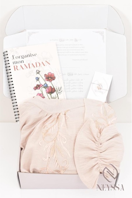 Ramadan gift box for women, perfect for giving with integrated prayer dress
