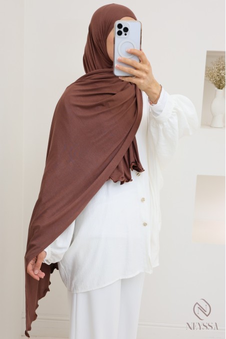 Hijab aus Jersey mit Wavy-End, ideal für den Alltag.