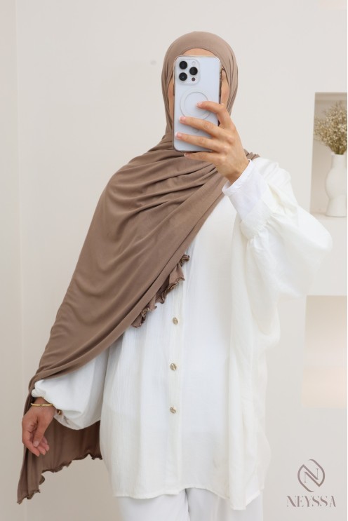 Hijab aus Jersey mit Wavy-End, ideal für den Alltag.