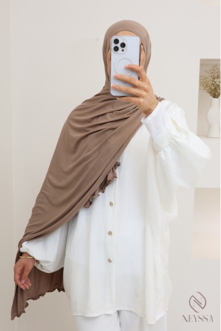 Hijab aus Jersey mit Wavy-End, ideal für den Alltag.