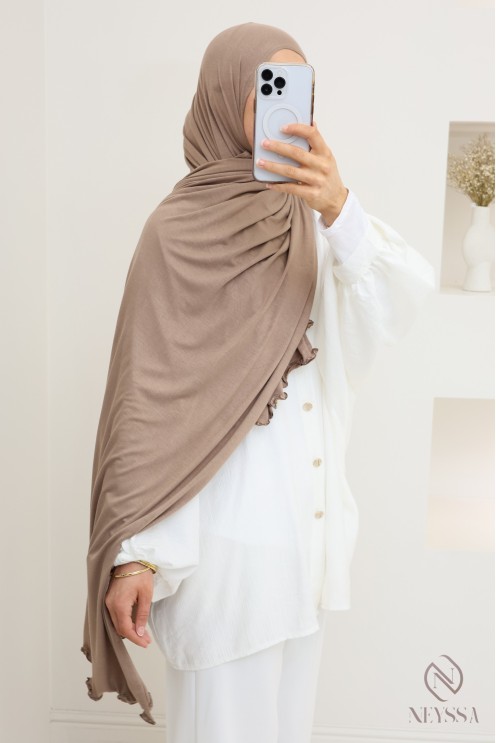 Hijab aus Jersey mit Wavy-End, ideal für den Alltag.