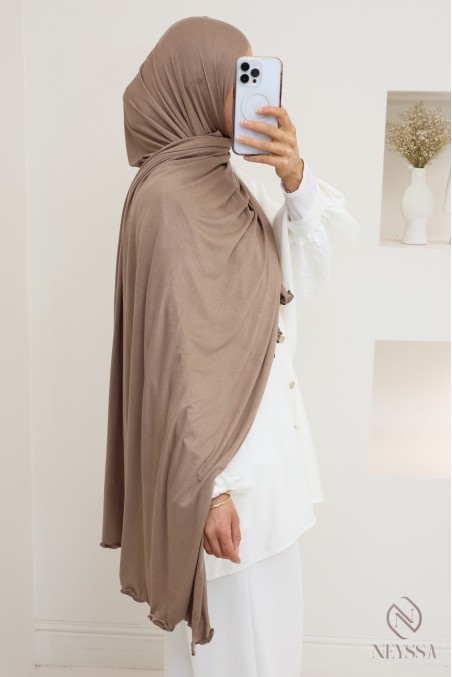 Hijab aus Jersey mit Wavy-End, ideal für den Alltag.