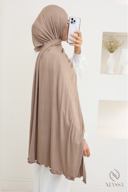 Hijab aus Jersey mit Wavy-End, ideal für den Alltag.