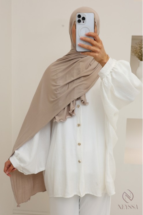Hijab aus Jersey mit Wavy-End, ideal für den Alltag.