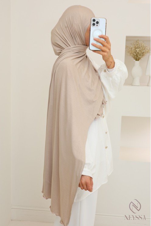 Hijab aus Jersey mit Wavy-End, ideal für den Alltag.