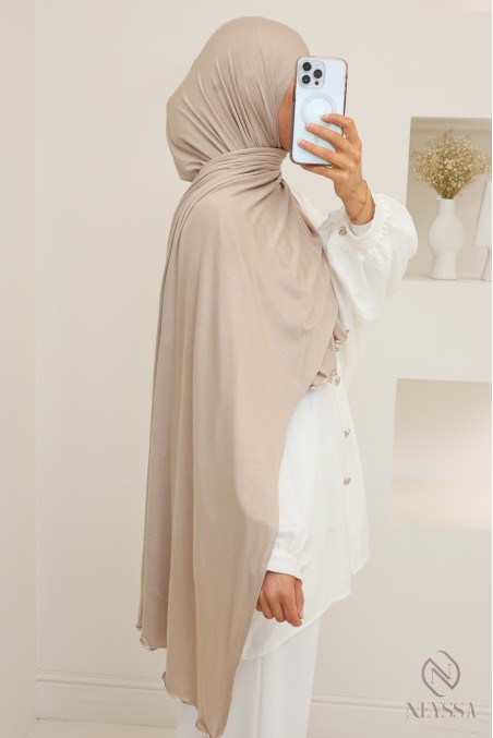 Hijab aus Jersey mit Wavy-End, ideal für den Alltag.