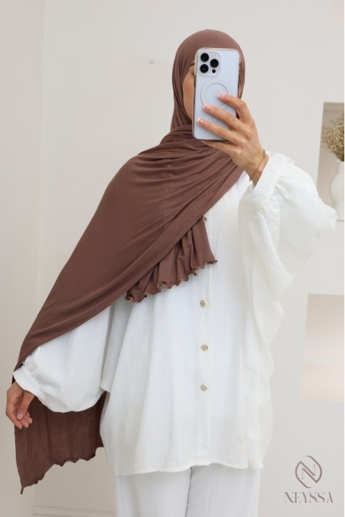 Hijab aus Jersey mit Wavy-End, ideal für den Alltag.