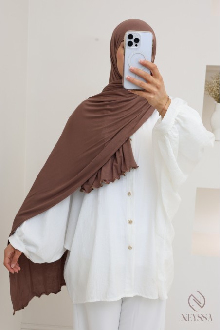 Hijab aus Jersey mit Wavy-End, ideal für den Alltag.