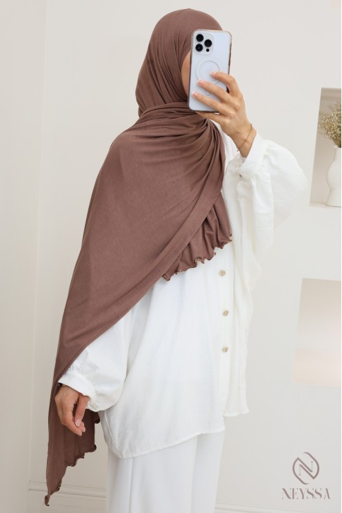 Hijab aus Jersey mit Wavy-End, ideal für den Alltag.