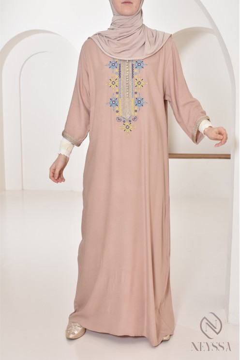 Gandoura longue d’intérieur au style traditionnel marocain