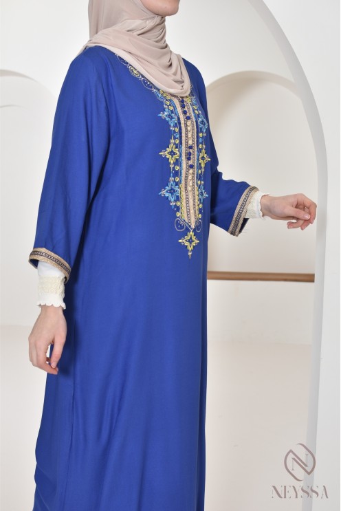 Long indoor gandoura in traditional Moroccan style