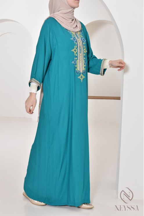 Long indoor gandoura in traditional Moroccan style