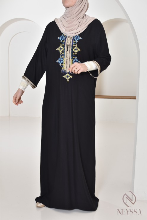 Long indoor gandoura in traditional Moroccan style