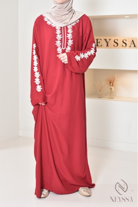 Long traditional Moroccan gandoura embroidered with a sfifa