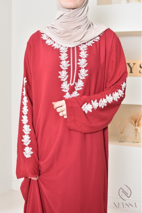 Lange Gandoura im traditionellen marokkanischen Stil