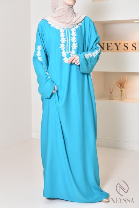 Long traditional Moroccan gandoura embroidered with a sfifa